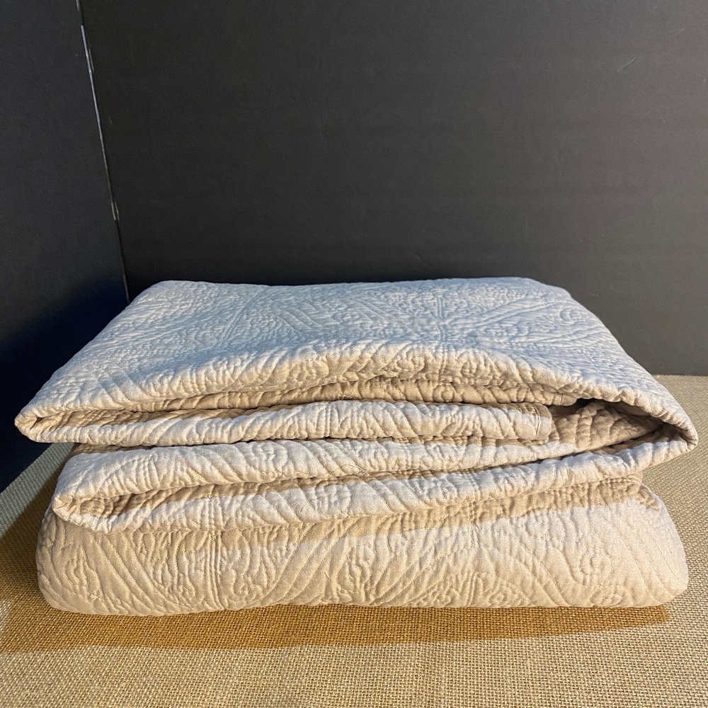 100% Cotton Quilt Coverlet Bedspread Medallion Queen 82 X 88 Stitched No shams